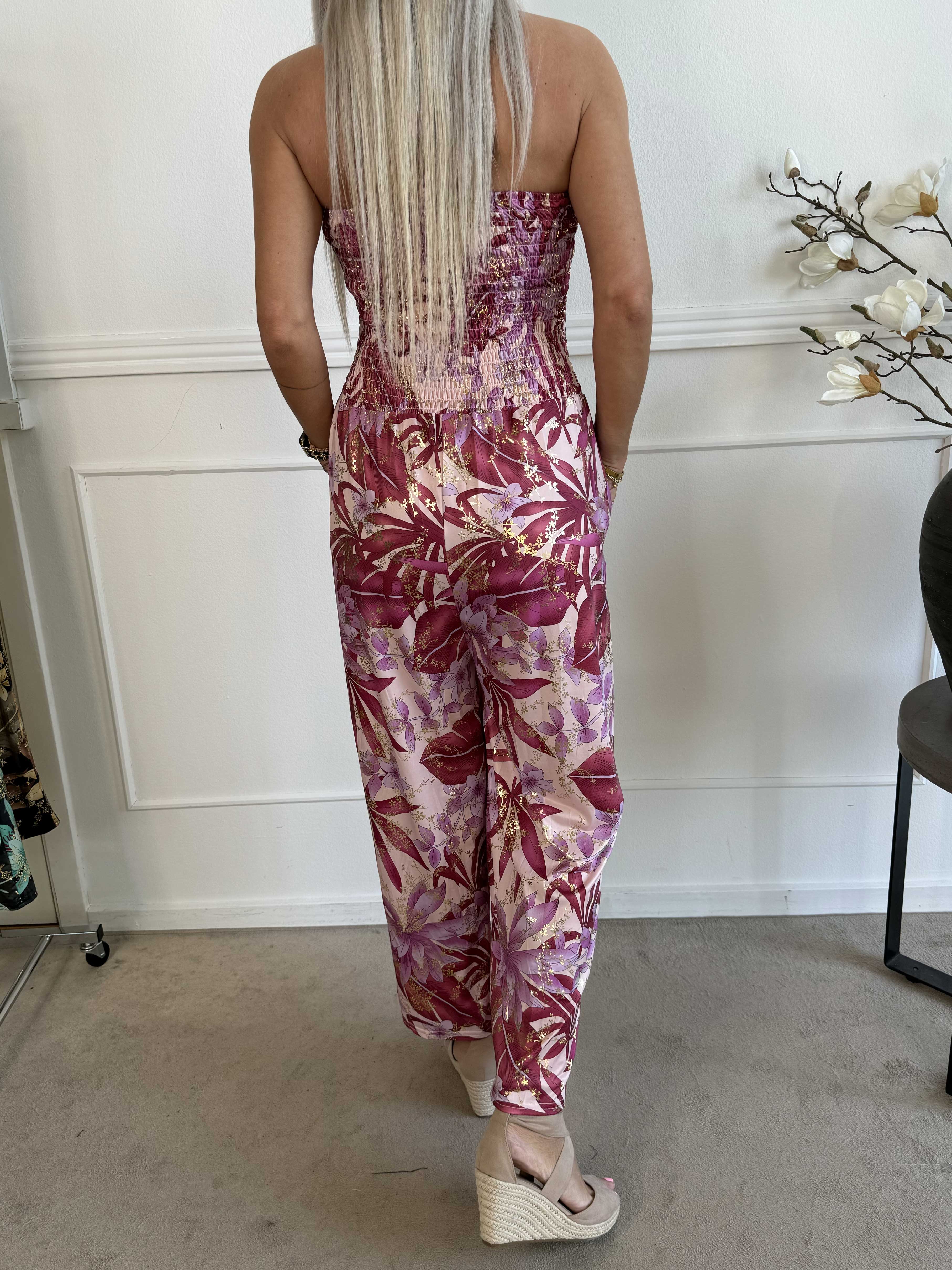 Pams Tube Jumpsuit - Elastisk buksedragt med smock ved brystet